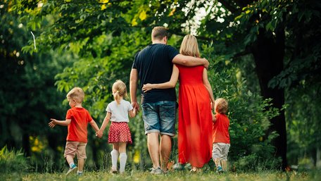 «Замість інтернатів: як патронат змінює життя дітей у кризі»