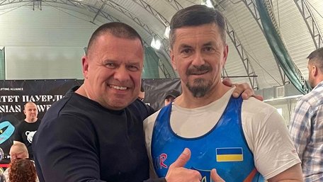 Монах з Львівщини підняв 219 кг і встановив 19 рекорд України. Відео дня
