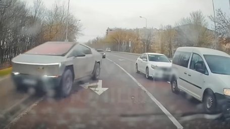 Львівський суд оштрафував водія Tesla Cybertruck та втретє позбавив його водійського посвідчення