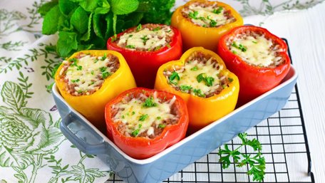 Фаршировані перці під сирною скоринкою. Рецепт дня