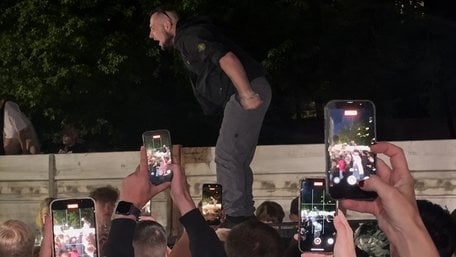 На Сихові у Львові натовп перекинув автомобіль ТЦК