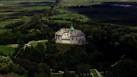 Найдавніший і найпопулярніший замок Львівщини: чому варто приїхати в Олесько