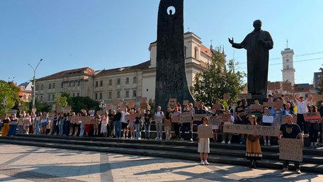 Кілька сотень львів'ян вийшли на акцію у підтримку міністра оборони Михайла Федорова