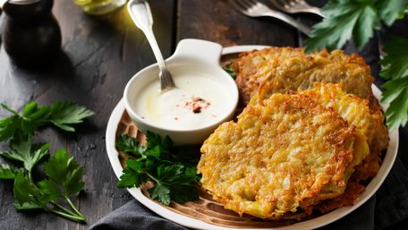 Хрусткі деруни з сиром. Рецепт дня