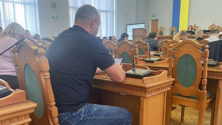 Під час сесії райради радник голови Сокільників узгоджував свої дії із лобістом забудови села