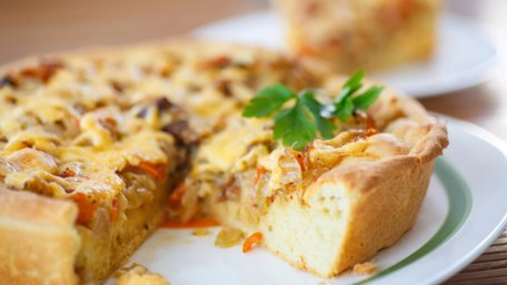 Шарлотка з капустою. Рецепт дня