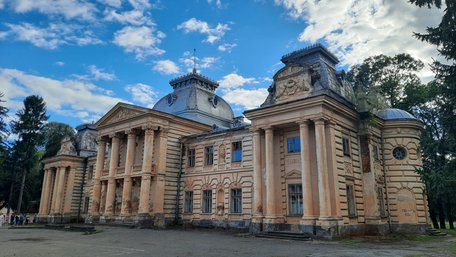 Як палац у Коропці повʼязаний із Львівщиною: історія резиденції та парку