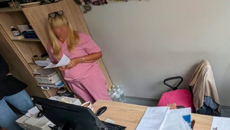У Львові лікарку госпіталю та її спільника спіймали на хабарництві за списання зі служби