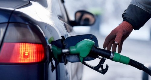 Найбільші мережі АЗС знизили ціни на пальне на 1,5-2 гривні за літр. У грудні ціни знилися як на бензин, так і на дизпаливо