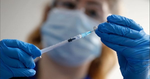 Ukrainians vaccinated with a booster dose will receive an additional UAH 500 thumbnail