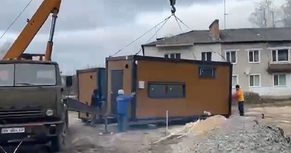 На Рівненщині розпочали монтаж першого модульного містечка для переселенців
