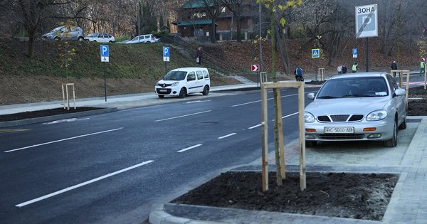 Вулицю Пилипа Орлика у Львові відкрили для проїзду після ремонту