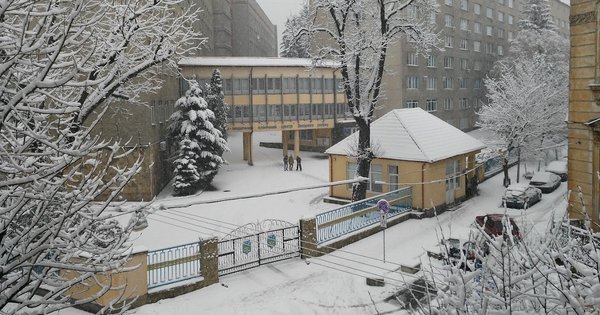 Подружжя лікарів львівського госпіталю викрили на хабарі: прізвище