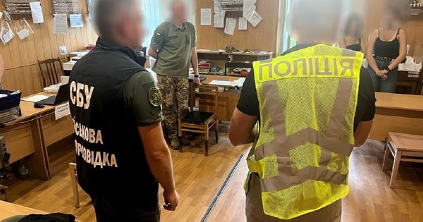 Працівник буковинського військкомату за гроші оформляв відстрочки від  призову - ZAXID.NET
