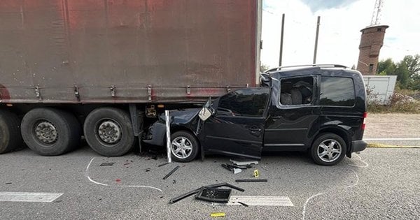 На Тернопільщині водій авто в'їхав в напівпричеп і загинув на місці