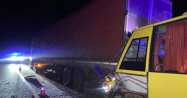 На Львівщині внаслідок зіткнення з вантажівкою загинув водій пасажирського автобуса