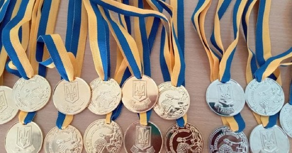 Верховна Рада рекомендувала скасувати золоті та срібні медалі у школах