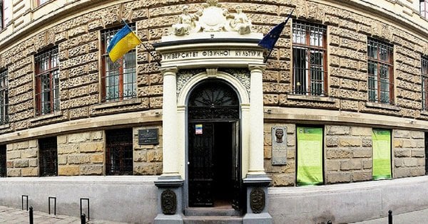 Викладачку університету фізкультури у Львові вмикала студентам російські навчальні відео