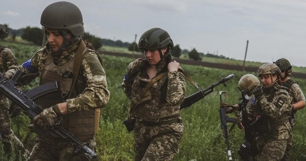 Чи можуть в Україні мобілізувати жінок та чи обовʼязково проходити військову підготовку