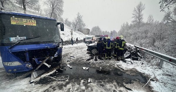 На Закарпатті в аварії з автобусом «Львів-Хуст» загинула 22-річна водійка Audi