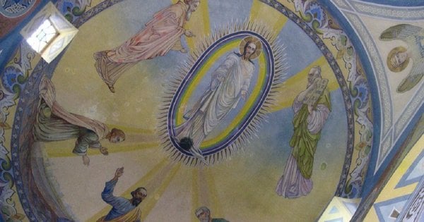 Пірамідальні архітектурні форми та насичені ультрамаринові орнаменти: чим церква у Вороблячині відрізняється від інших святинь?