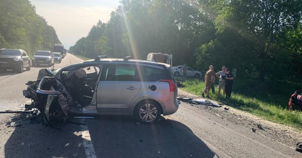 На Львівщині у лобовій ДТП загинули два водії та пасажирка