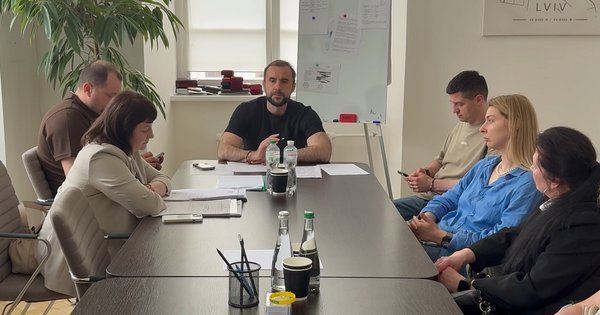 У Львівській міській раді обговорили конфлікт мешканців із рестораном McDonald's на площі Ринок