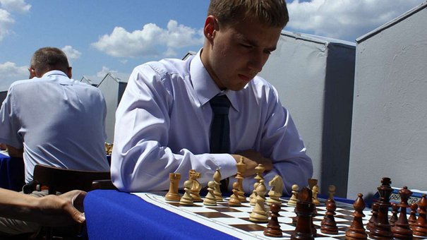 У Львові грали у шахи на вежі міської Ратуші. Фото. Відео