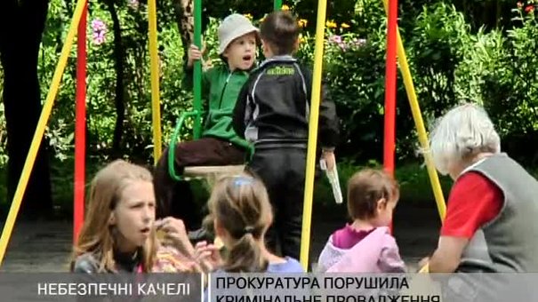 Половина дитячих майданчиків у Львові потребує ремонту