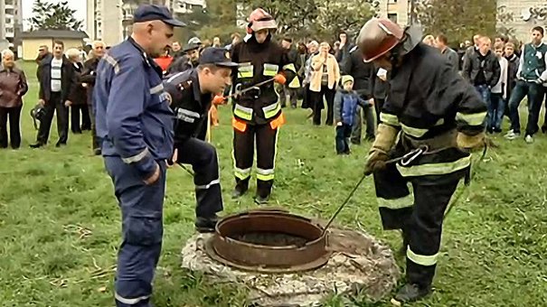 Дитину у львівському колекторі досі не знайшли