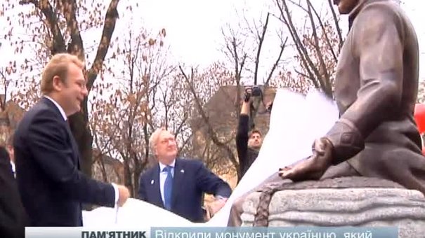 У Львові відкрили монумент українцю, який напоїв Європу кавою
