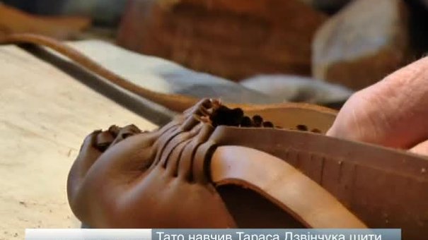 Традиції шиття постолів досі практикують в Космачі
