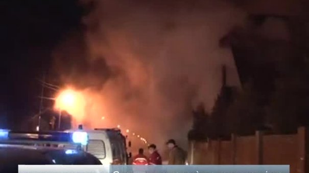 На вулиці Личаківській спалахнув дерев’яний житловий будинок