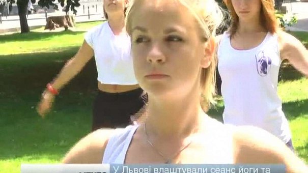 Львів'ян просто неба безкоштовно навчали йоги, пілатесу і танців