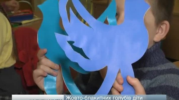 Львівські школярі передали військовим голубів миру