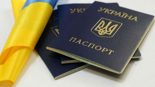 Суд у Львові дозволив вилучити російську мову з паспорта