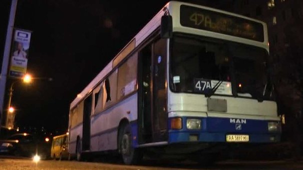 У Львові з травматичної зброї обстріляли маршрутку з пасажирами