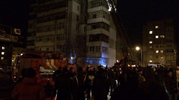 У Львові на Сихові сталася пожежа у 14-поверховому житловому будинку: постраждала одна людина