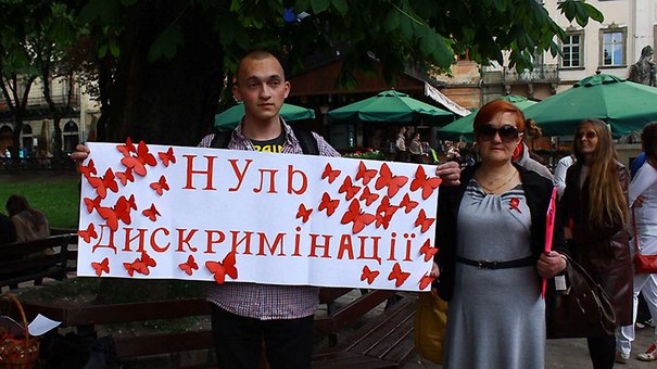 Львів'янам роздавали «метеликове» печиво та розповідали про ВІЛ/СНІД