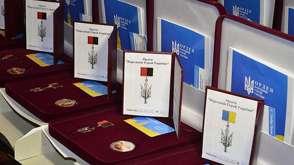 У Львові 13 військових та 7 волонтерів отримали орден «Народний герой України»