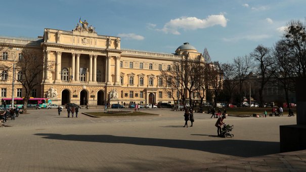 Депутати ЛМР погодили план реконструкції площі перед львівським університетом
