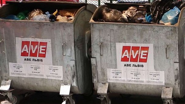 Близько 50 вантажівок із львівським сміттям заблокували у різних областях України