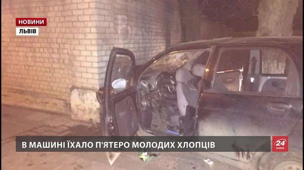 Медики розповіли про стан потерпілих після нічних ДТП у Львові