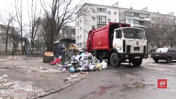 Третина сміттєвих майданчиків у Львові залишається переповнена