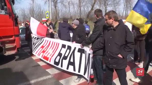 Журналісти зняли на відео більшість учасників провокаційної акції у Гряді