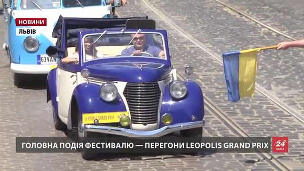 У Львові на ретро-автівках відтворили історичні перегони 1930 року