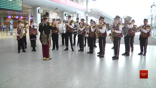 У Львівському аеропорту влаштували флешмоб із різдвяними світовими хітами
