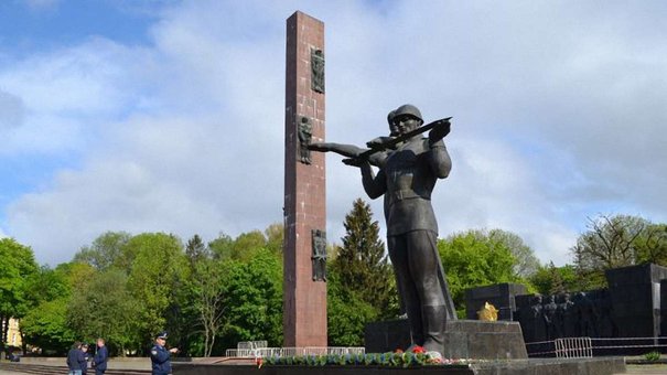 Львівська мерія ухвалила остаточне рішення про демонтаж 30-метрового пілону Монументу Слави
