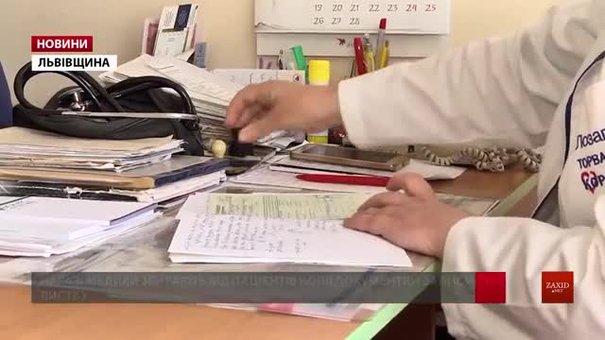 Через відсутність комп’ютерів лікарі Львівщини формують електронні списки пацієнтів на папері