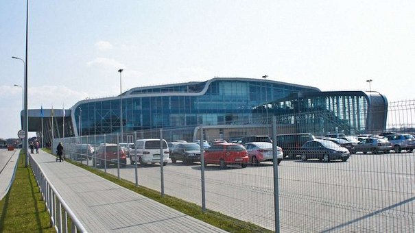 Вартість паркування на території львівського аеропорту зросте вдвічі